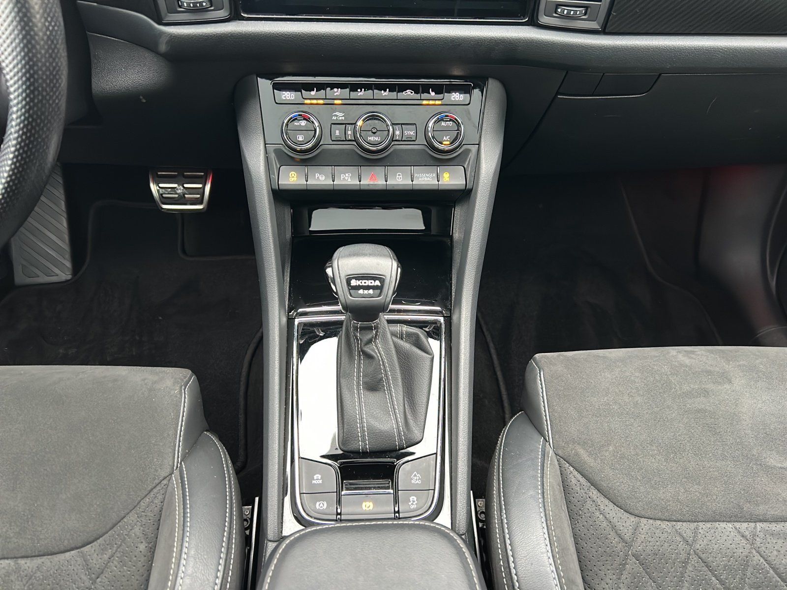 Fahrzeugabbildung SKODA Kodiaq 2.0 TDI Sportline 4x4/AHK/PANO/360°K/ACC/