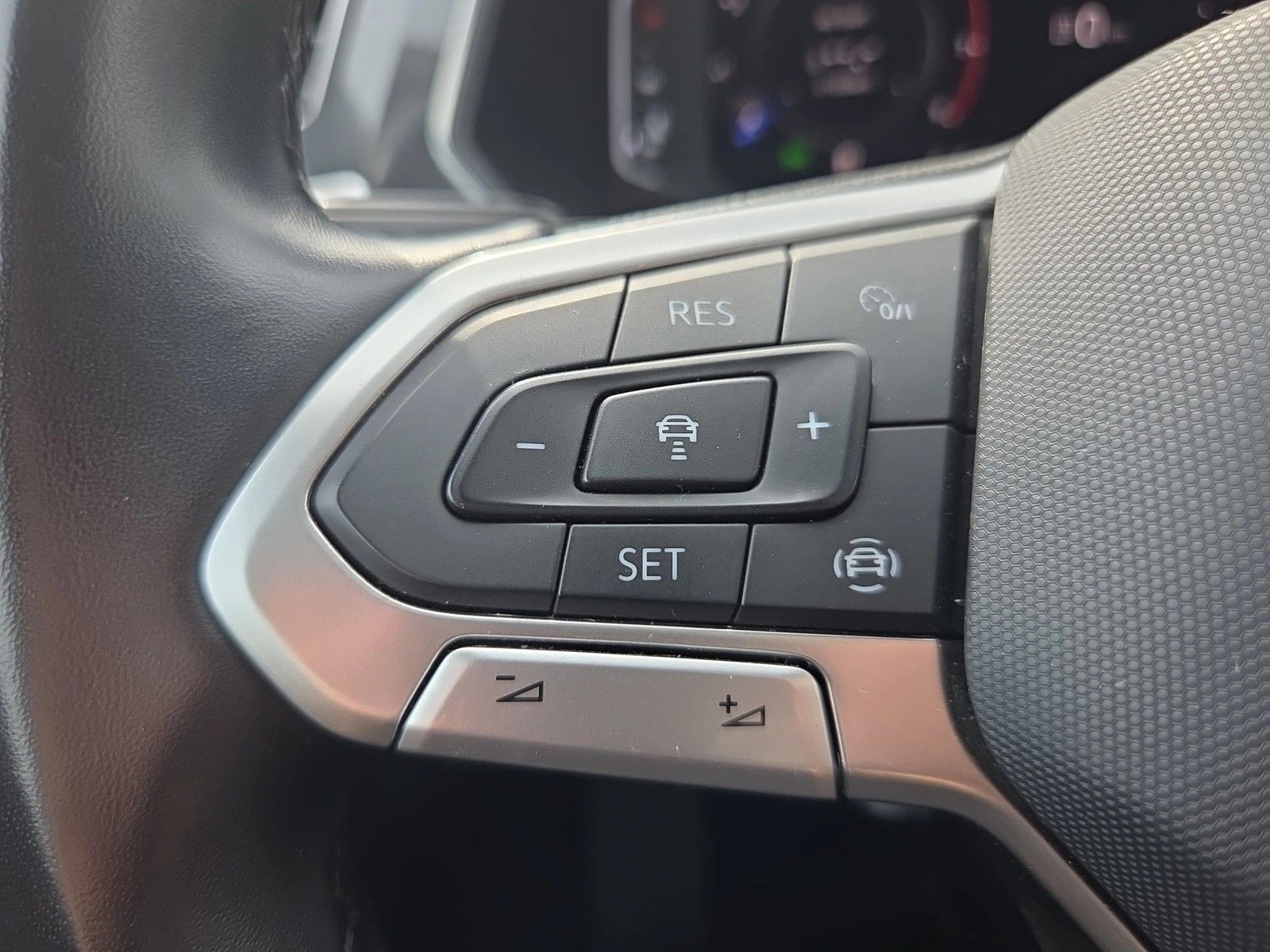 Fahrzeugabbildung Volkswagen Tiguan Allspace TSI Life DSG LED Navi ACC AHK Pa