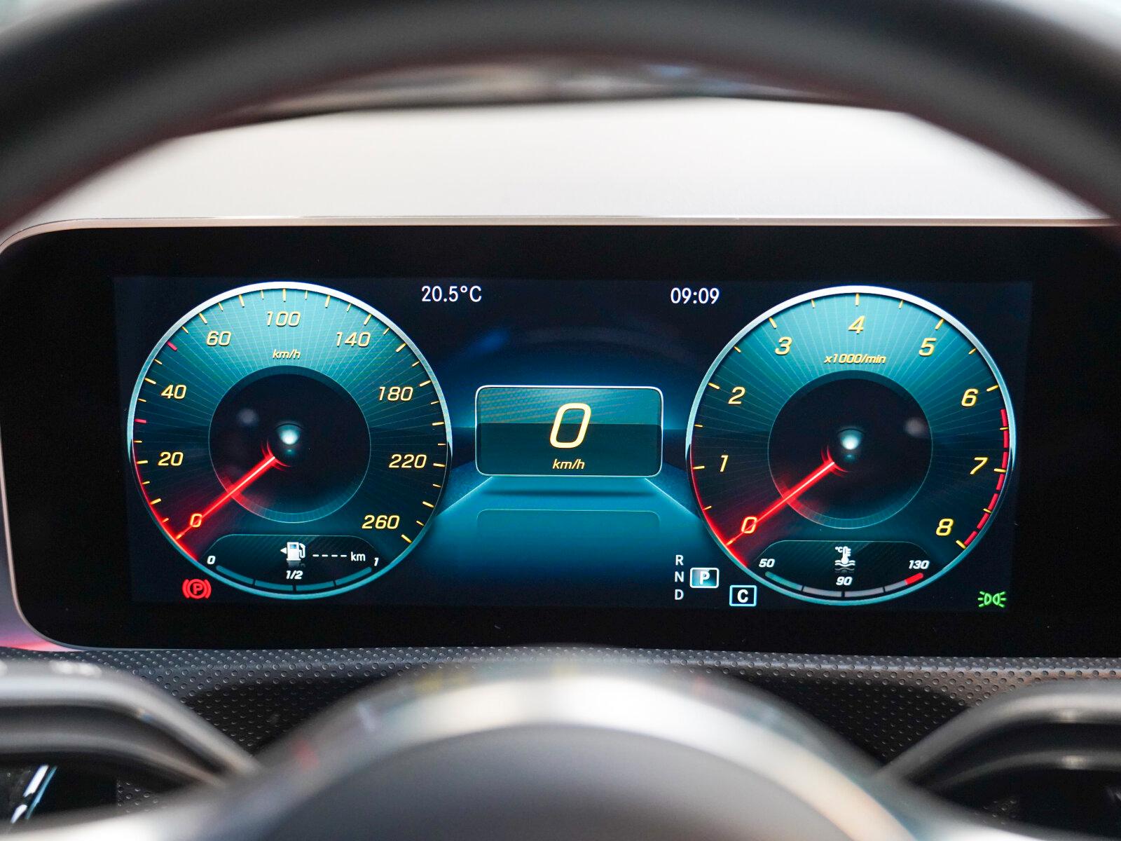 Mercedes-Benz CLA 200 SB AMG Line Night KEYLESS Panorama LED