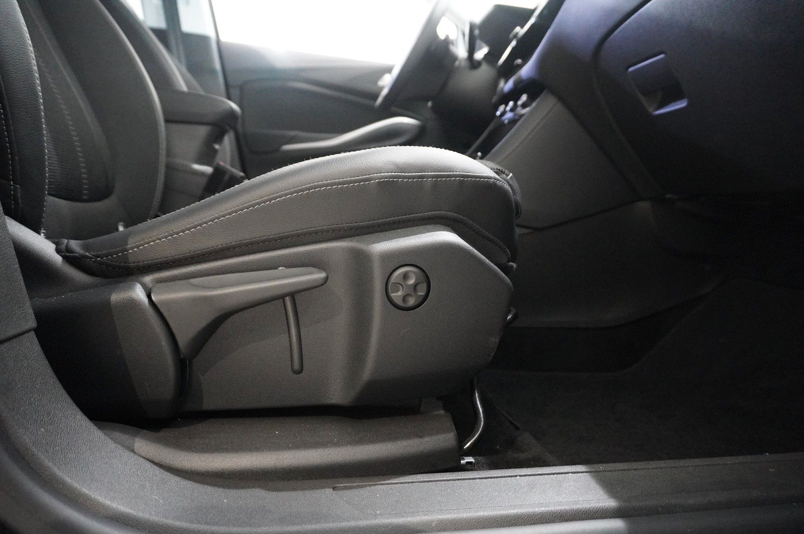 Fahrzeugabbildung Opel Grandland (X) 1.2T GS LINE NAVI/LED/KAMERA/SPORT