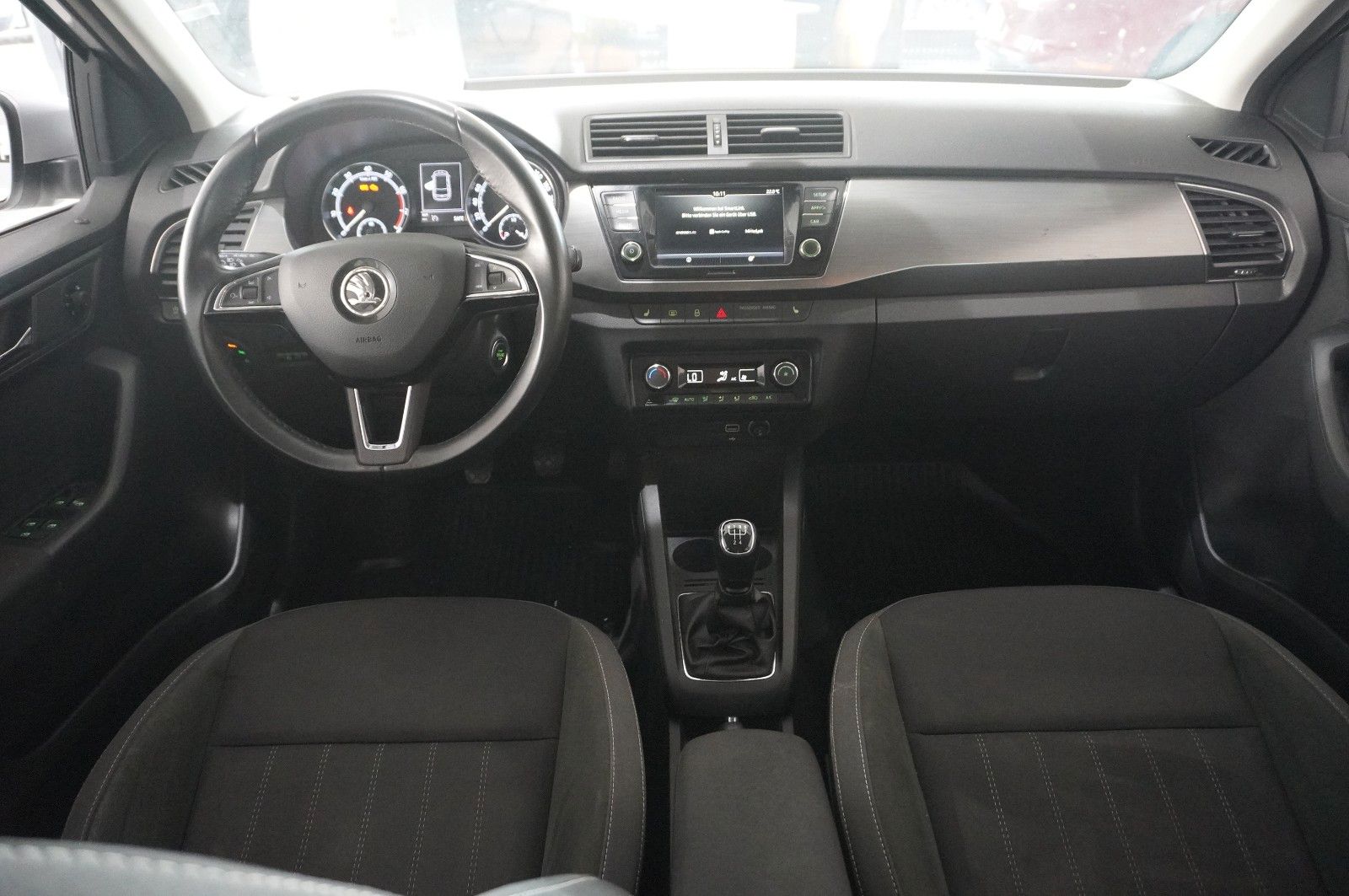 Fahrzeugabbildung SKODA Fabia Combi 1.0 TSI STYLE NAVI/LED/SHZ/PDC/TEMP.