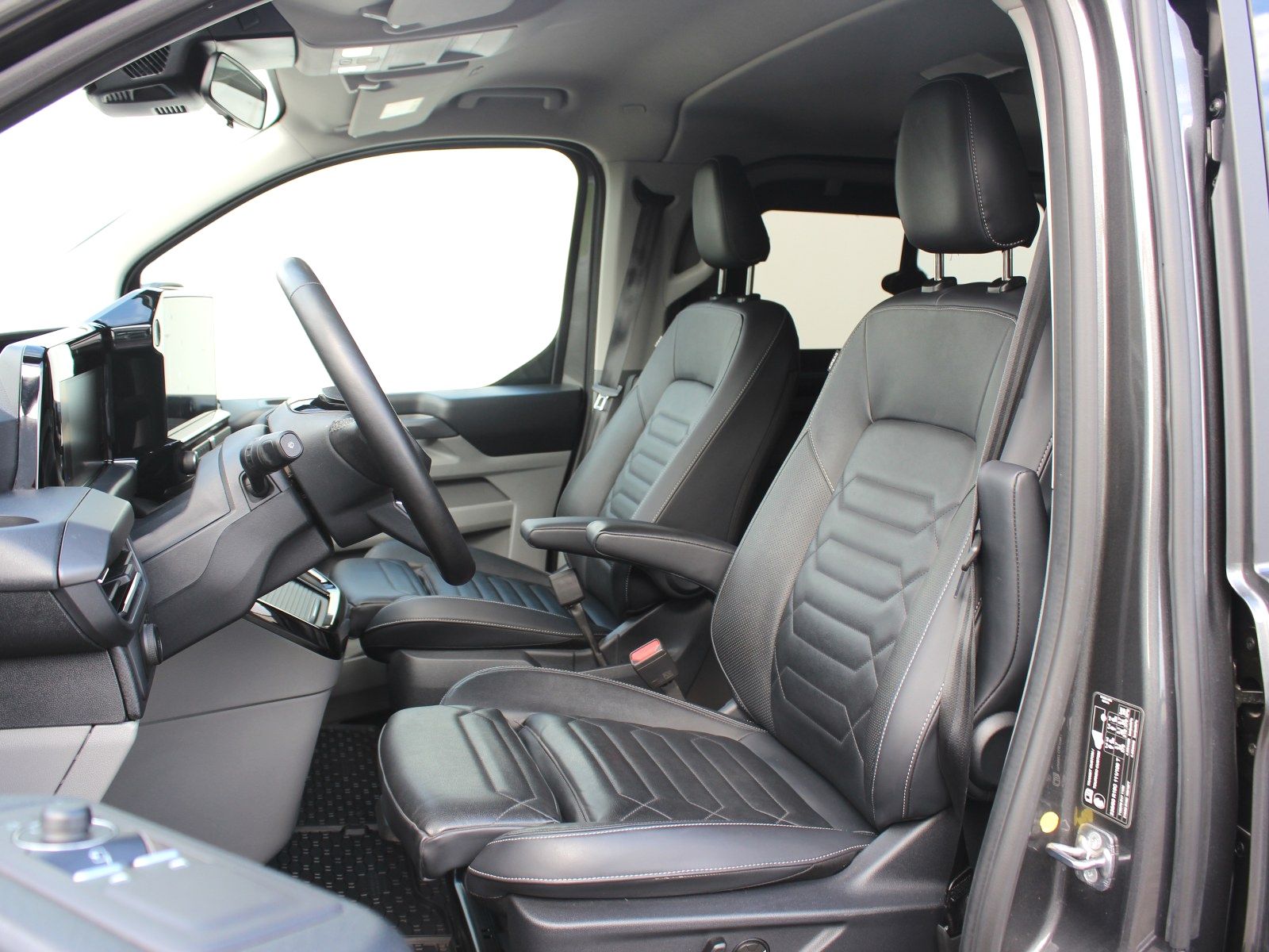 Fahrzeugabbildung Ford Tourneo Custom 320 L1 Tourneo Titanium X AWD