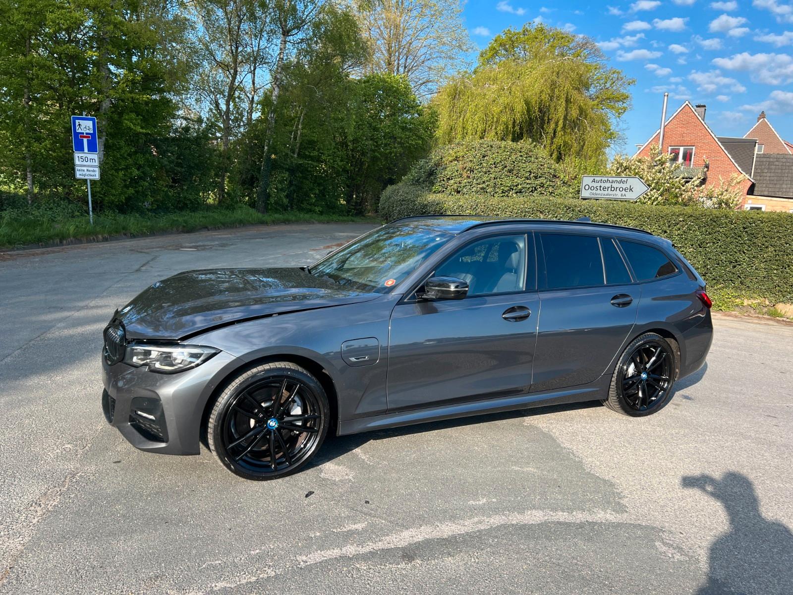 BMW 330 e M Sport Leder / Panorama / 87. Tkm