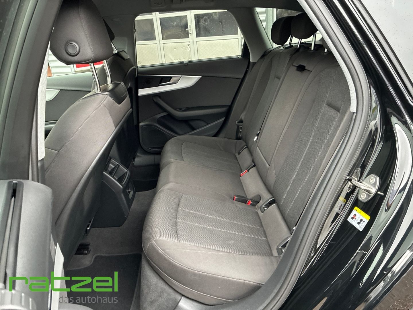 Fahrzeugabbildung Audi A4 Avant 35 TFSI S tronic Navi LED El. Heckklapp