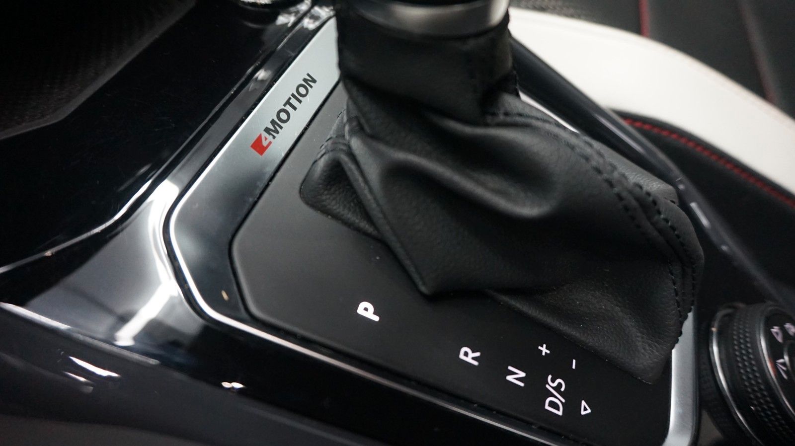 Fahrzeugabbildung Volkswagen T-Roc Sport 4Motion *Autom.*Navi*Kamera*