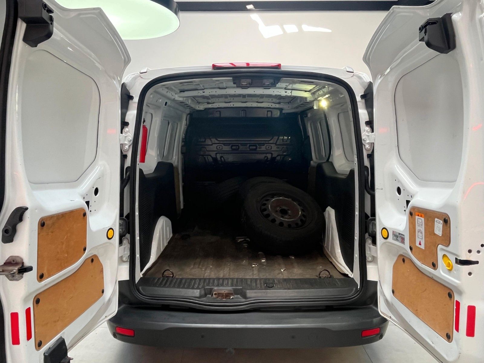 Fahrzeugabbildung Ford Transit Connect Kasten L2 Trend 210 1.Hd RFK