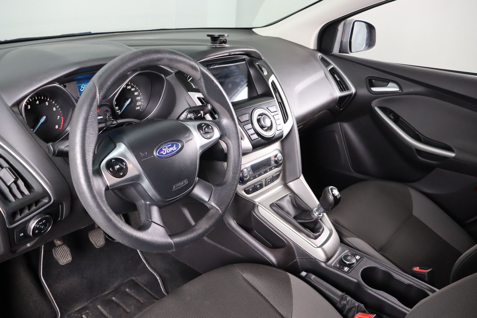 Fahrzeugabbildung Ford Focus 1.6 EcoBoost Turnier * 1. Hand * Anhängerk