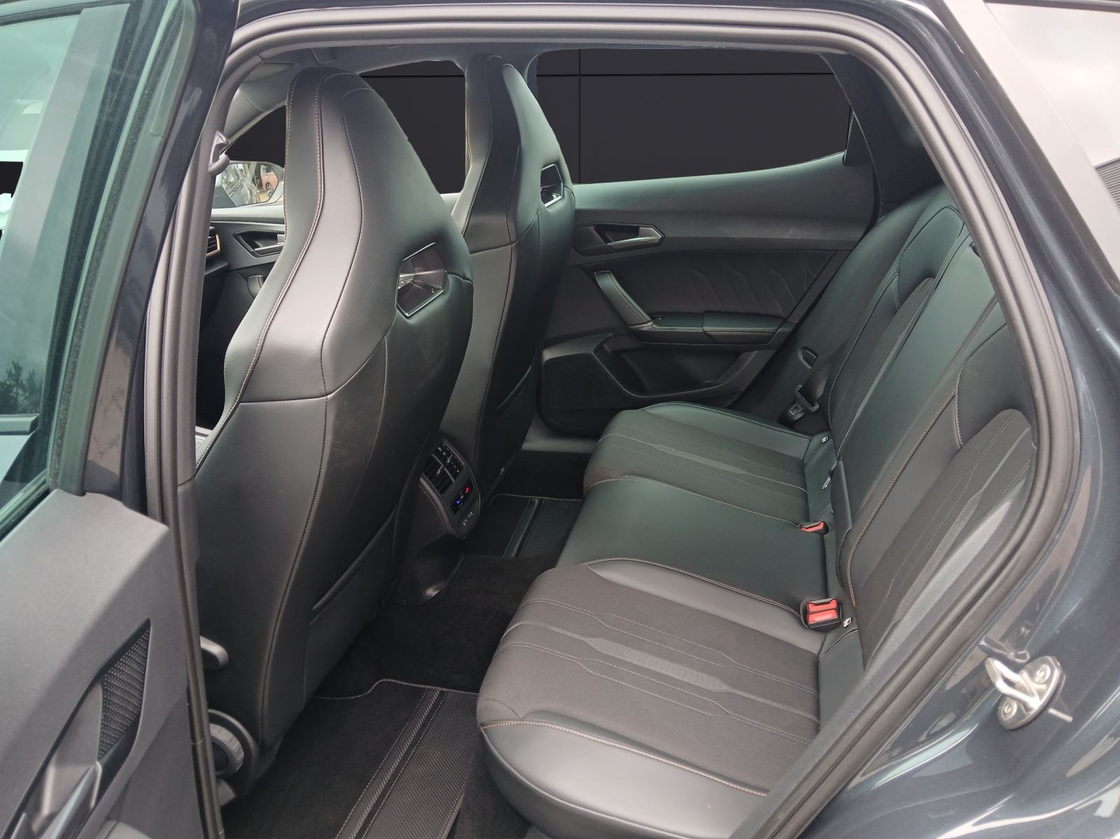 Fahrzeugabbildung CUPRA Formentor VZ e-HYBRID DSG LED ACC NAVI RFK SH 19