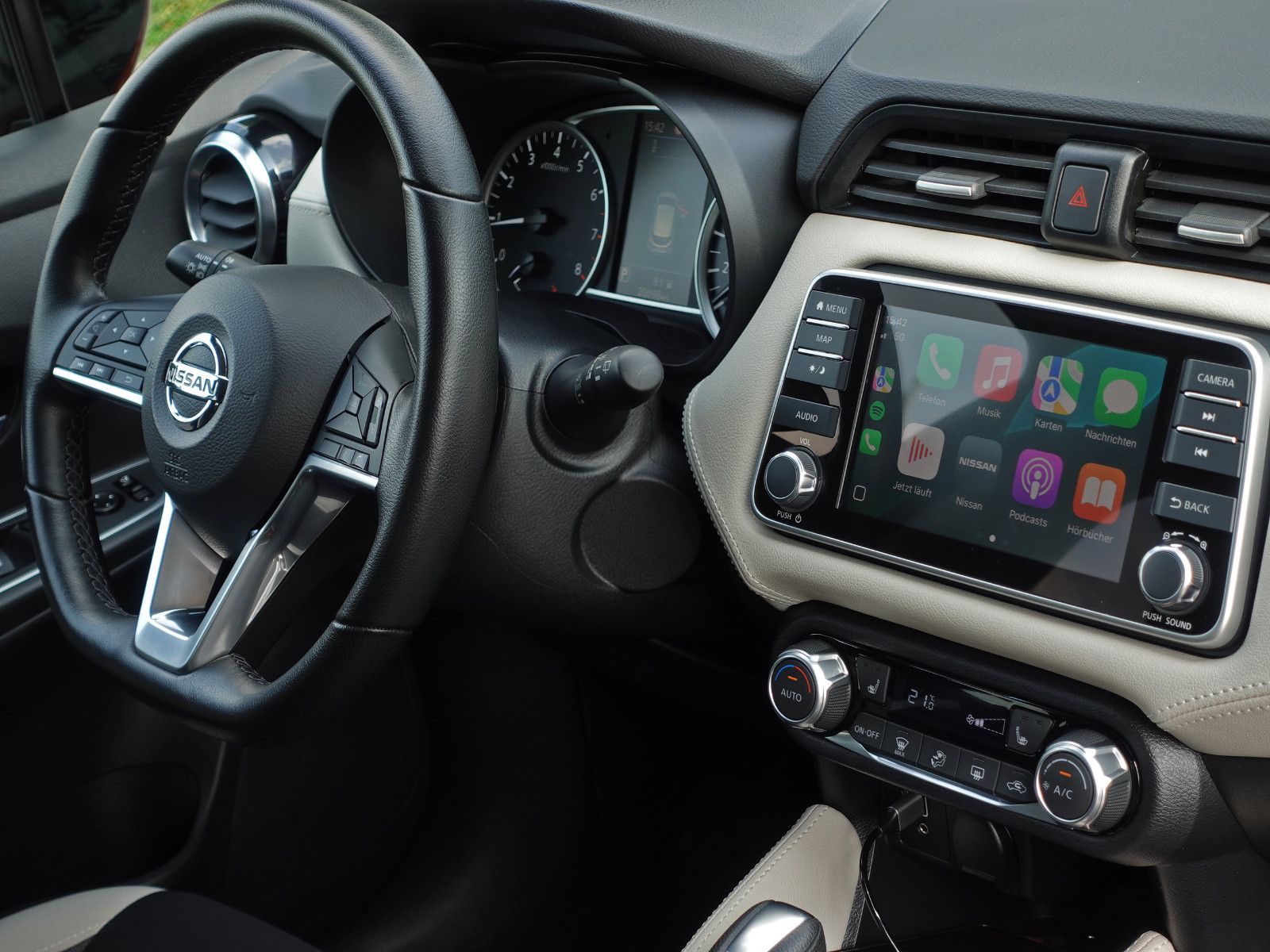 Fahrzeugabbildung Nissan Micra X-Tronic N-Design Navi BOSE DAB+ Kamera