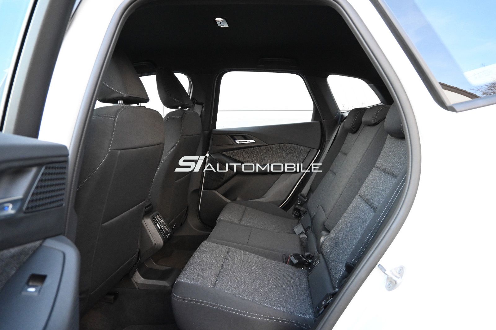 Fahrzeugabbildung BMW 223i xDr. Active Tourer °AHK°HEAD-UP°MEMORY°360°