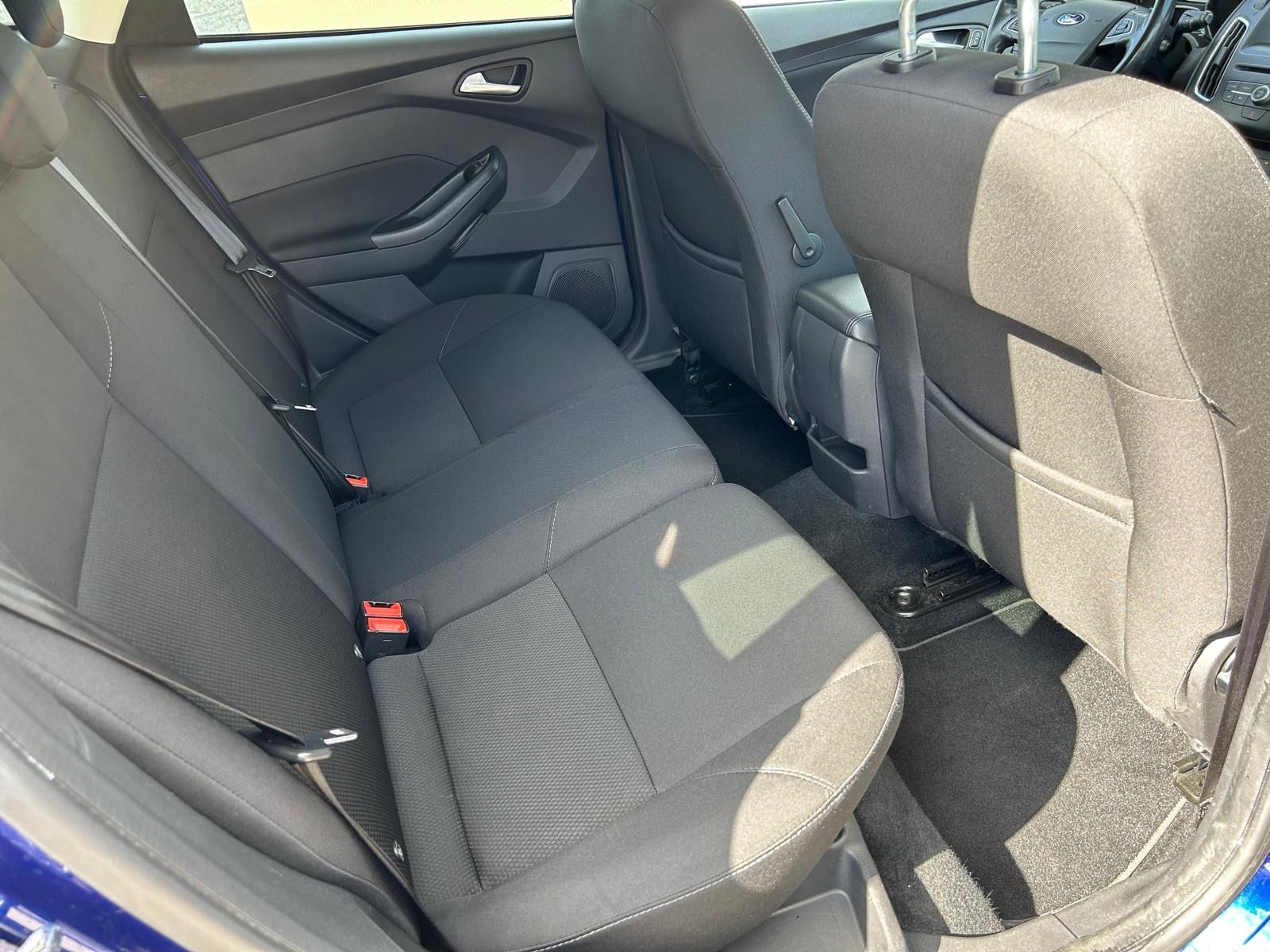 Fahrzeugabbildung Ford Focus Turnier Business°Navi°Winterpaket°AHK