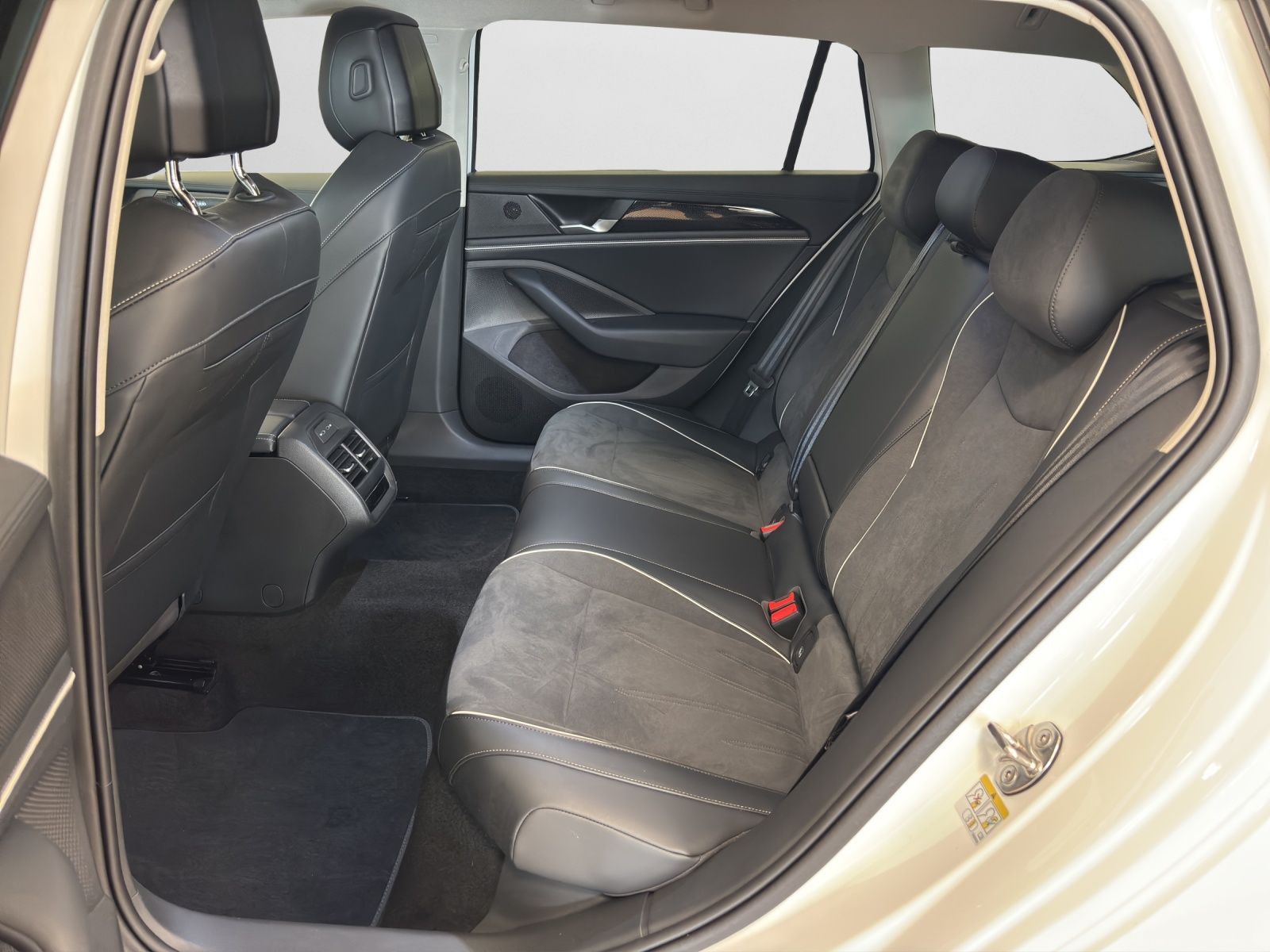 Volkswagen Passat Variant - Bild 15