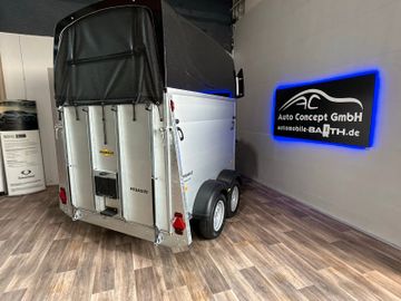 Fahrzeugabbildung Humbaur Pegasus 2400 Black Metallic --Lagerwagen--