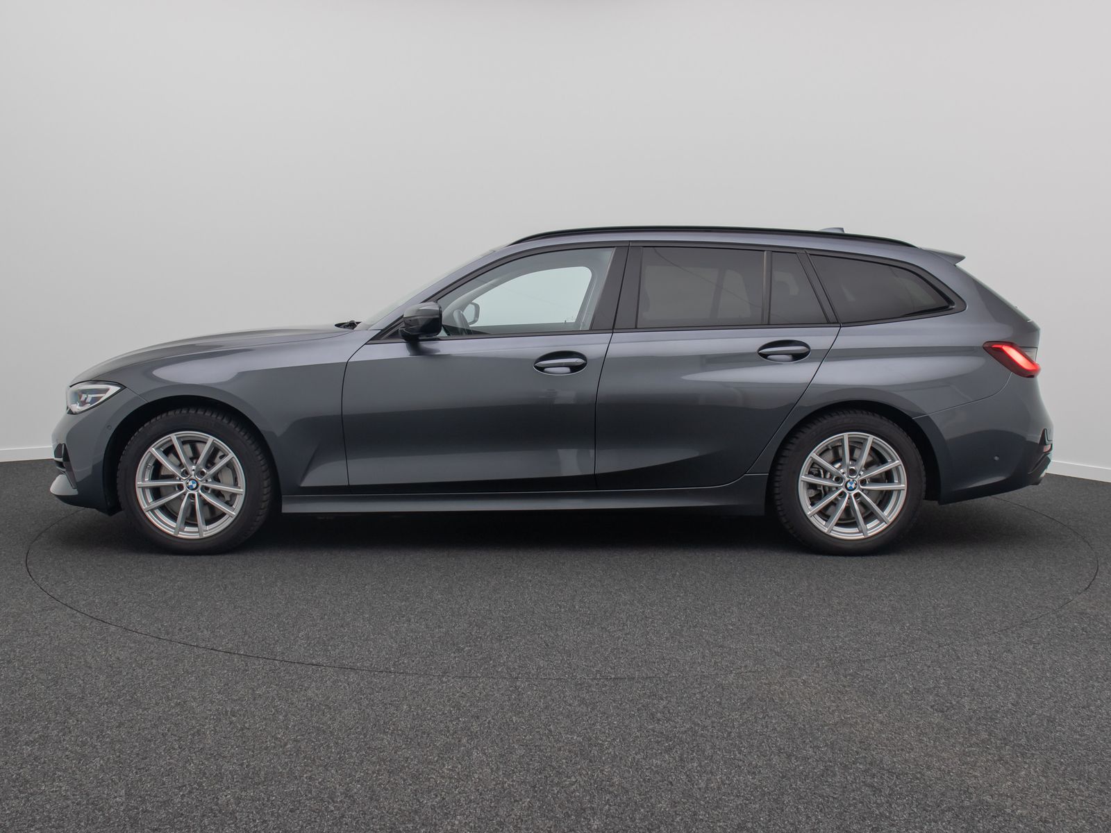 Fahrzeugabbildung BMW 330i xD SportLine Panorama DAB HiFi AHK Komfort