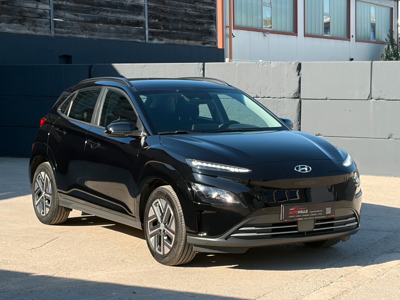 Fahrzeugabbildung Hyundai KONA E Select SHZ LHZ LKA LFA ACC CarPlay Navi