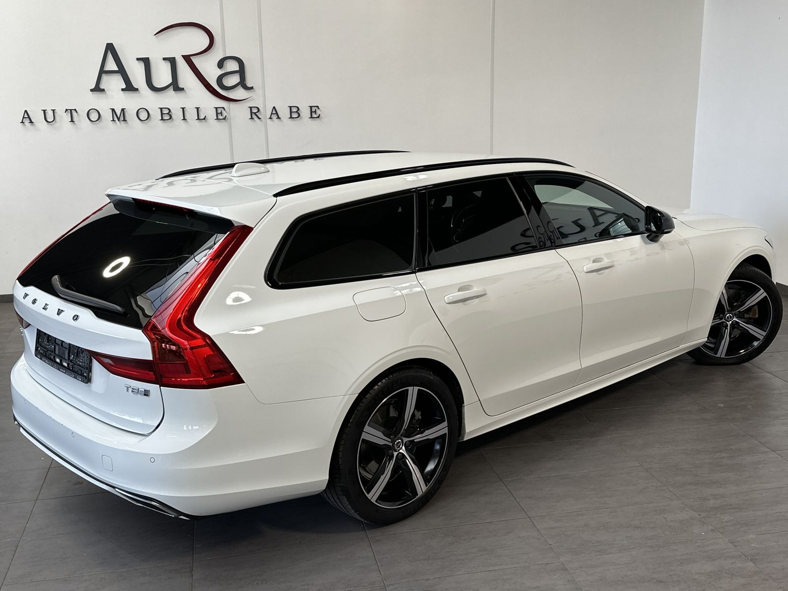 Fahrzeugabbildung Volvo V90 T8 AWD R-Design Hybrid NAV+LED+KAM+H&K+19ZO