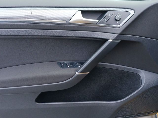 Golf VII 1.5 TSI DSG R-LINE LED+NAVI+DIGI+STHZ