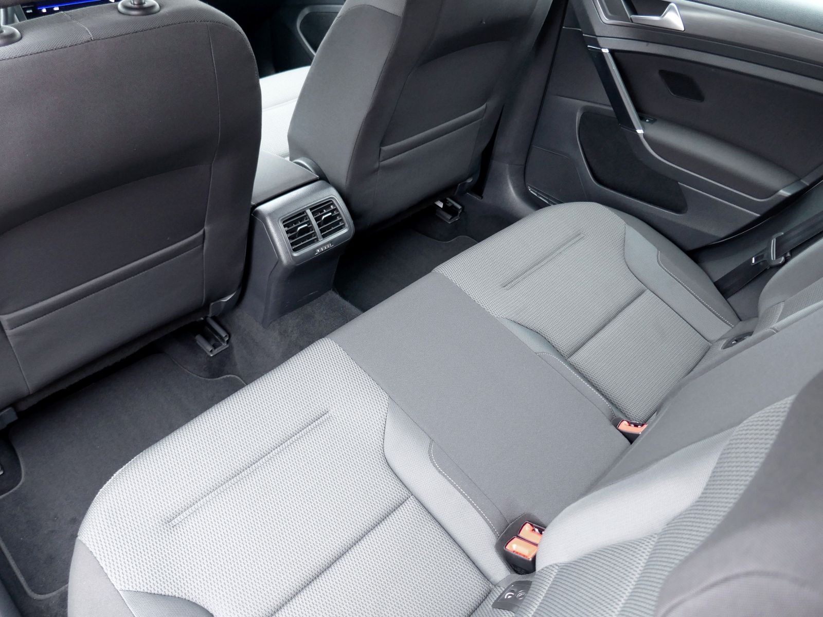 Fahrzeugabbildung Volkswagen Golf VII Variant Comfortline 1.0 TSI | PDC ACC