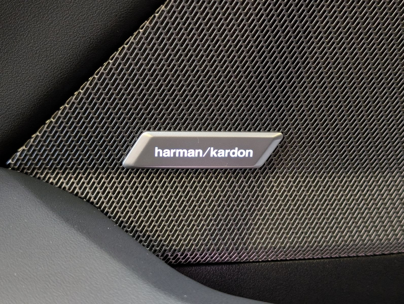 Fahrzeugabbildung BMW 123 i xDrive M-Sport Massag H/K Kamera Pano AHK