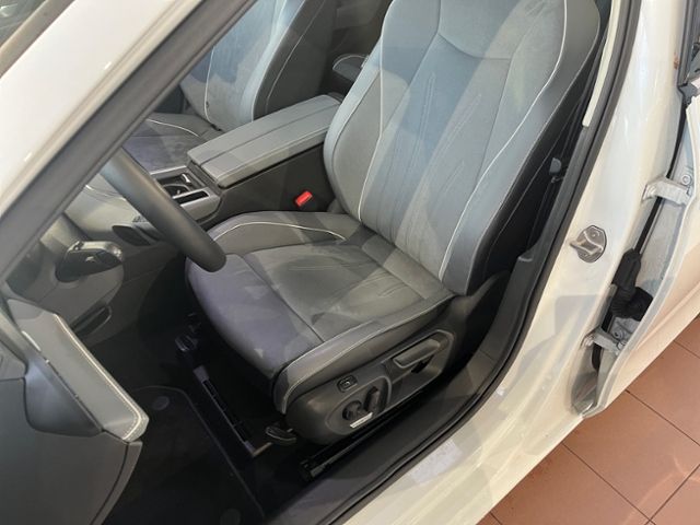 Fahrzeugabbildung Volkswagen Passat 1.5 eTSI DSG BUSINESS GJR AREA NAVI AHK