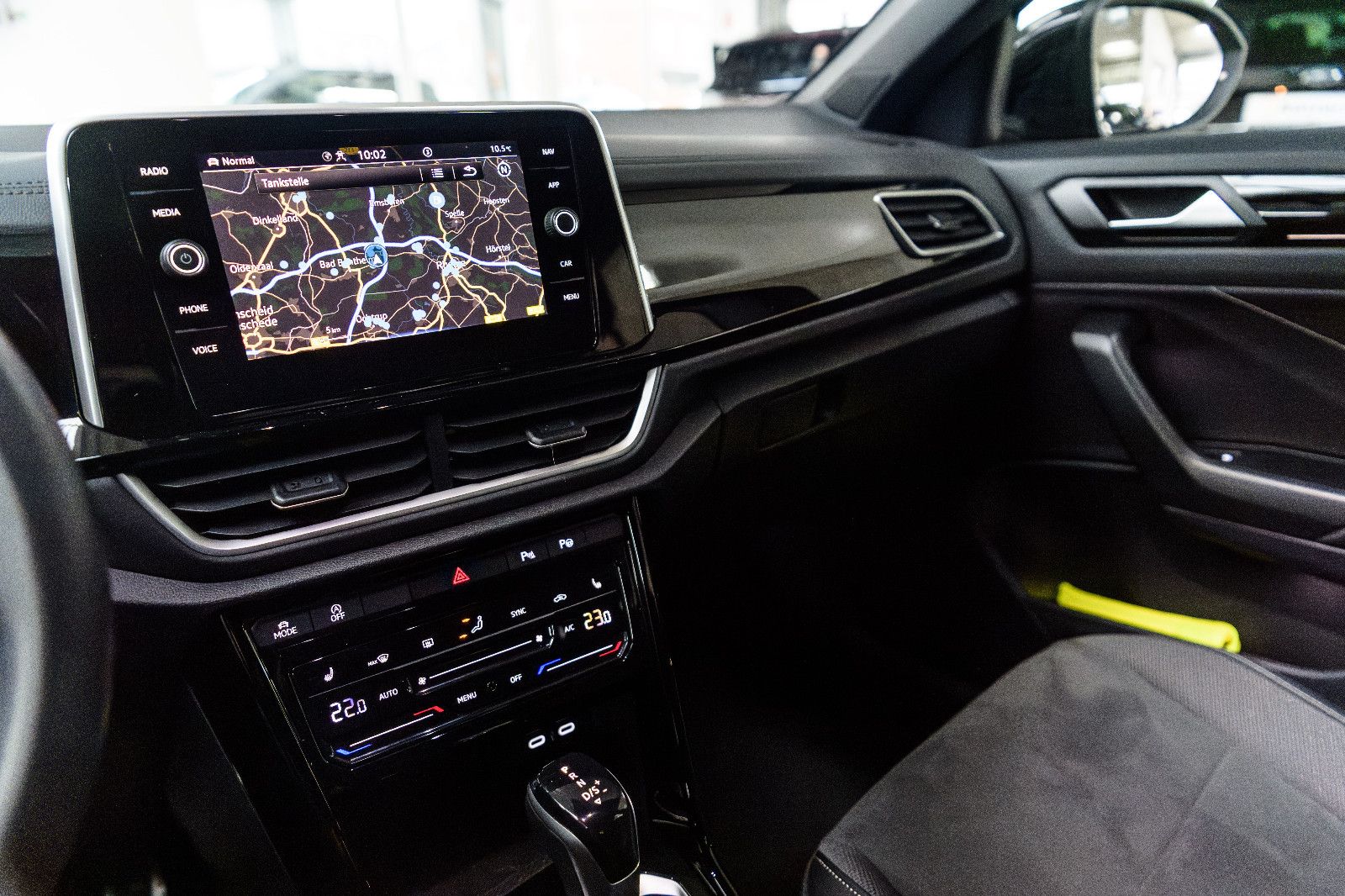 Fahrzeugabbildung Volkswagen T-Roc R-Line+LED+AHK+ACC+SIDEASISST+SHZ+EL.HK