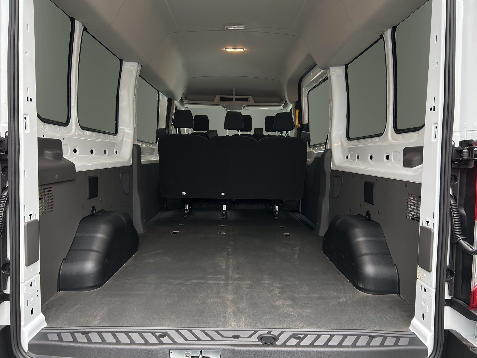Fahrzeugabbildung Ford Transit Kombi 350L3 Trend 6 Sitze GJR Techno Pak