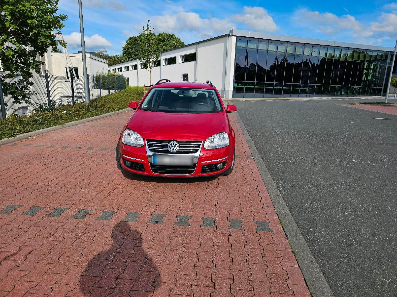 Volkswagen Golf 2009 — rear view