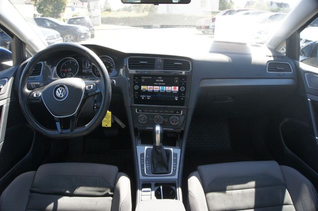 Fahrzeugabbildung Volkswagen Golf VII Var. 2.0 TDI DSG Comfort LED ACC NAVI