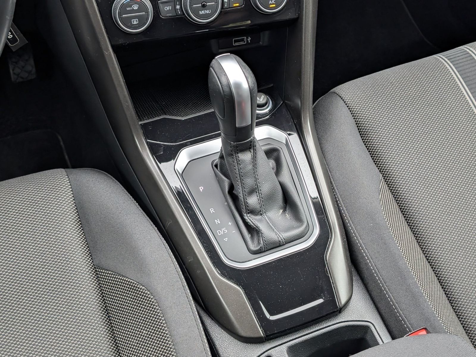 VW T-Roc 2.0 TDI Style Automatik Navi ACC – Bild 17