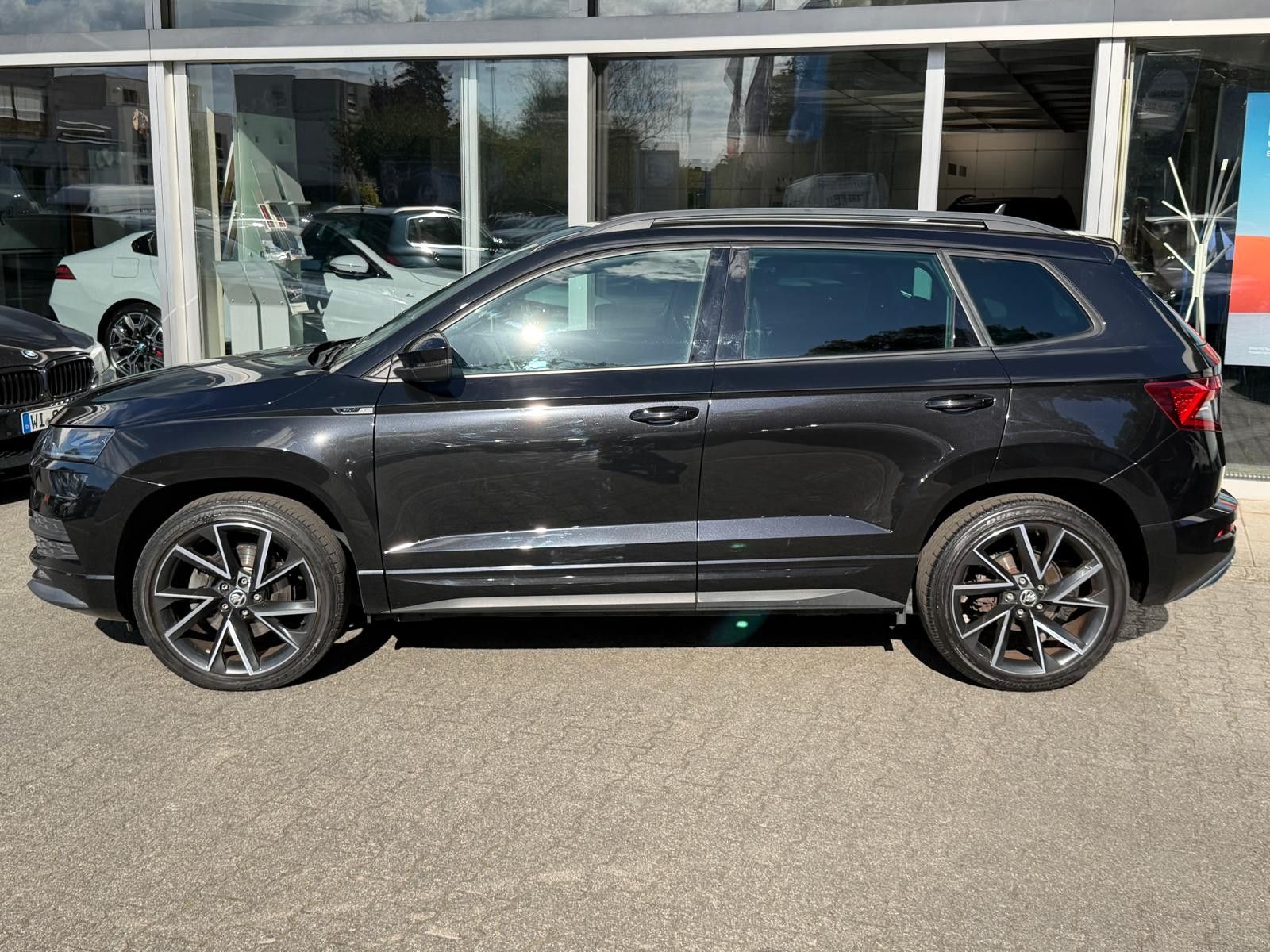 Fahrzeugabbildung SKODA Karoq 2.0TSI Sportline 4x4 DSG LED+NAVI+SHZ+TEMP