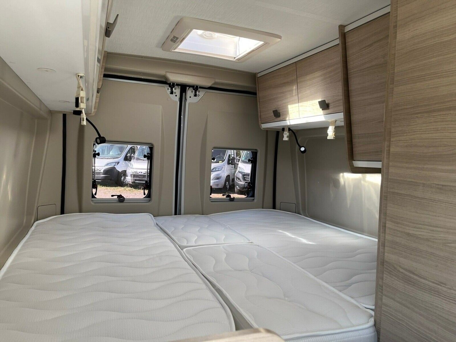 Fahrzeugabbildung Forster Livin Up FV599EBL Pioneer DAB, Markise