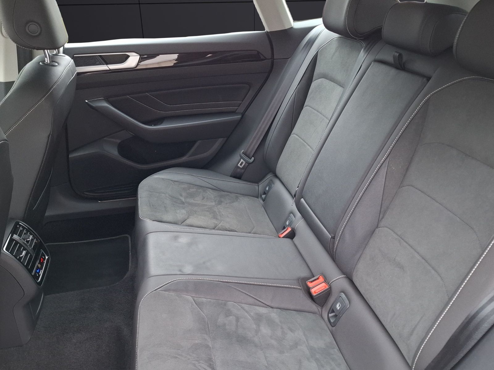 Fahrzeugabbildung Volkswagen Arteon SB TSI Elegance DSG LED Navi AID ACC PDC