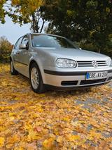 Volkswagen 16 v - Volkswagen Golf Oldtimer mit Benzin-Antrieb