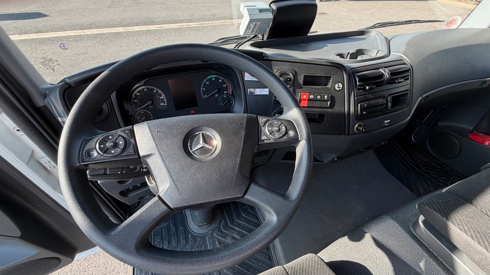 Fahrzeugabbildung Mercedes-Benz Atego 818 L Plane LBW