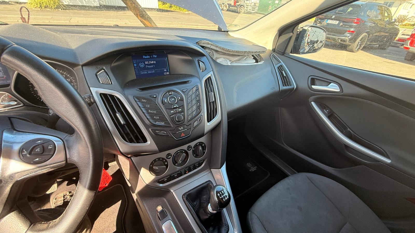 Ford Focus 2013 — photo 18