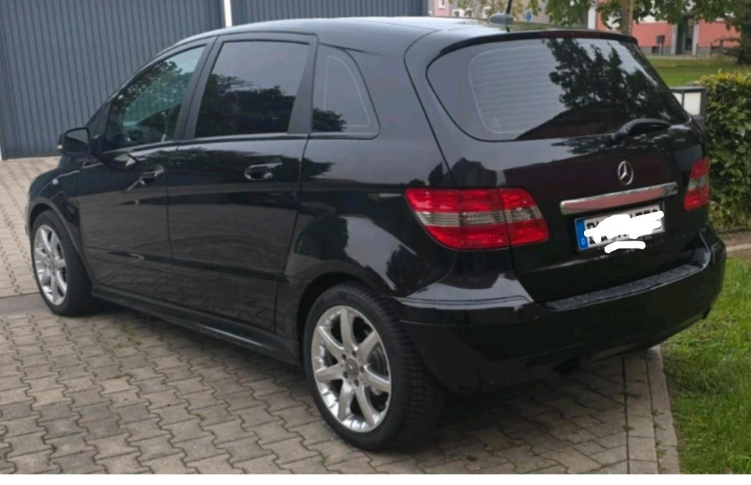 Mercedes-Benz B 180 BlueEFFICIENCY Standard