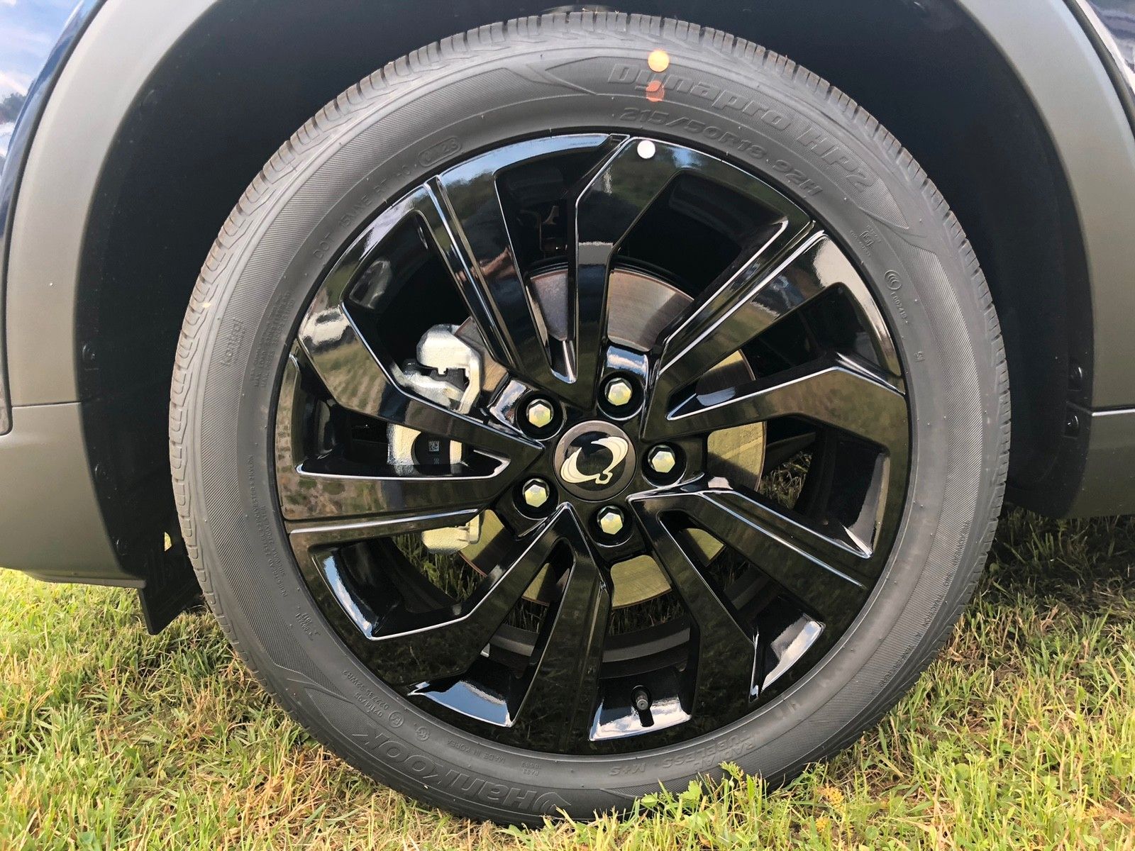 Fahrzeugabbildung Ssangyong TIVOLI Blackline 1,5 P 6 AT 2WD BLACKLINE+MY23+L