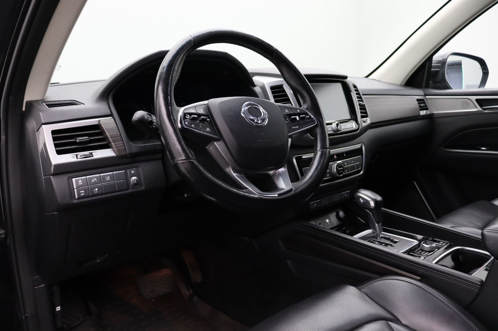 Fahrzeugabbildung Ssangyong REXTON 2.2 4WD AT QUARTZ+Comfort-Paket AHK 3.5T