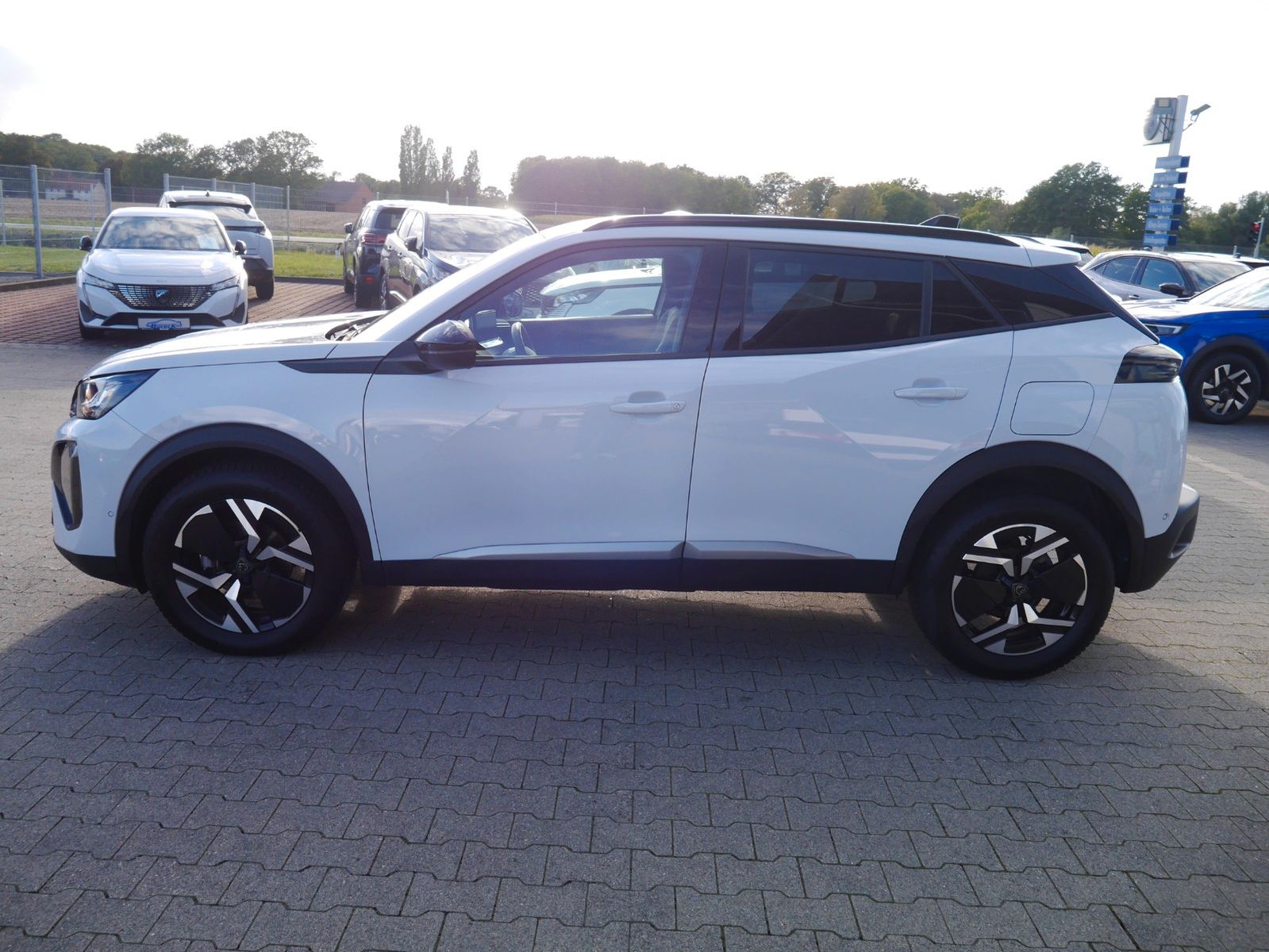 Peugeot 2008 PureTech 100 LED/APP/Navi/SHZ/360-Grad imagem 3