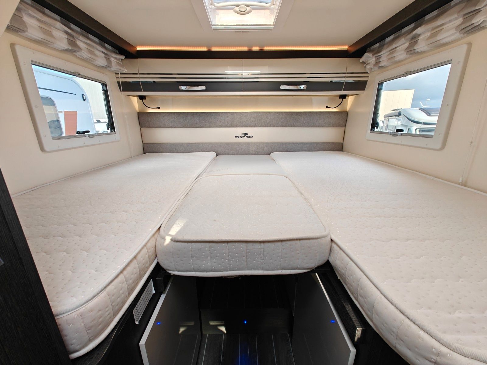 Fahrzeugabbildung Roller Team Kronos 287 TL - Face2Face, Hubbett, Einzelbetten