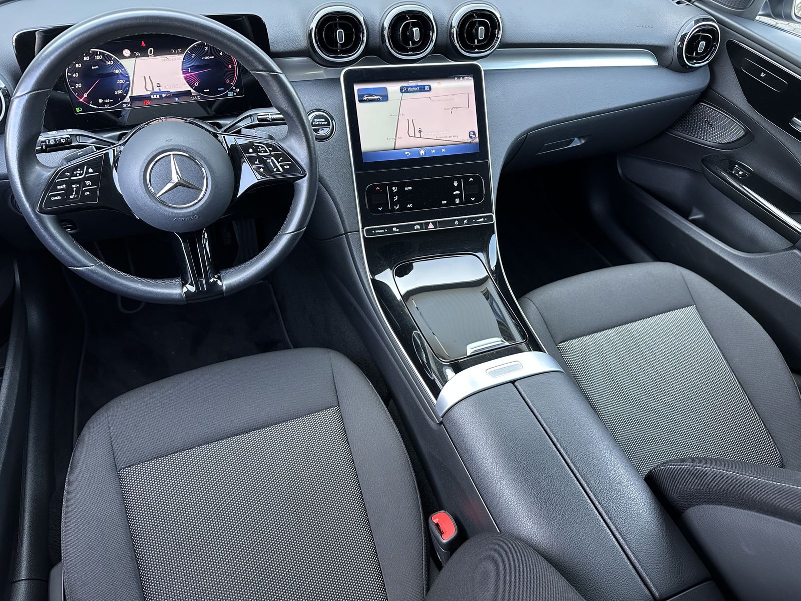 Fahrzeugabbildung Mercedes-Benz C 200d T Avantgarde NAV+LED+AHK+VCOCK+CARPLAY+PP