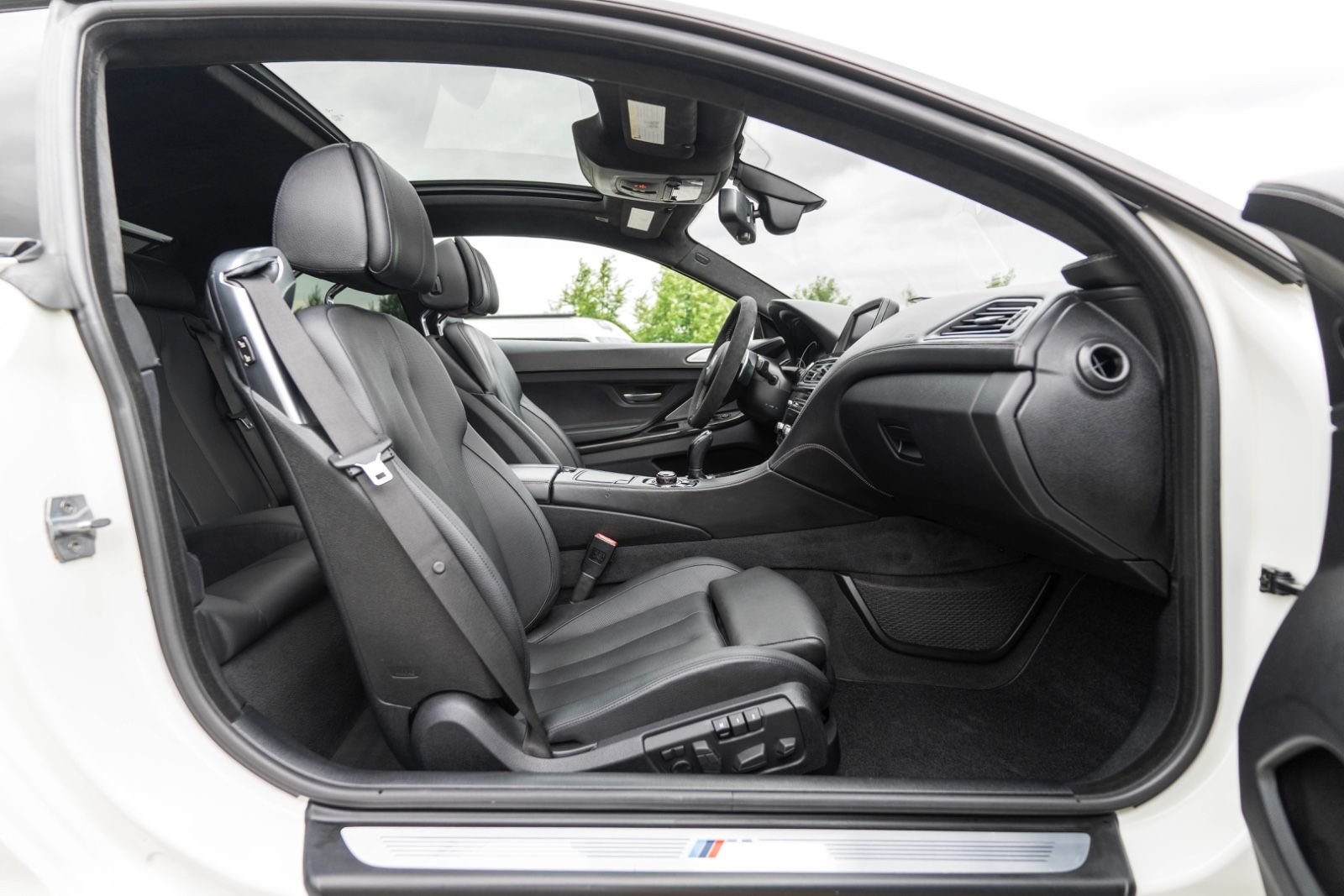 Fahrzeugabbildung BMW 640I M-SPORT B&O HUD KAM NAV ALC CARBON