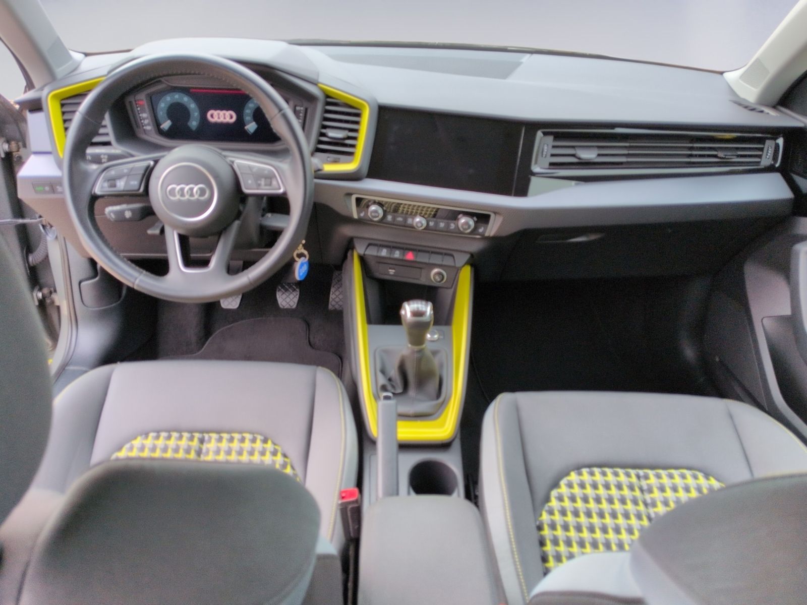 A1 30 TFSI S Line LED+GRA+PDC+SHZ