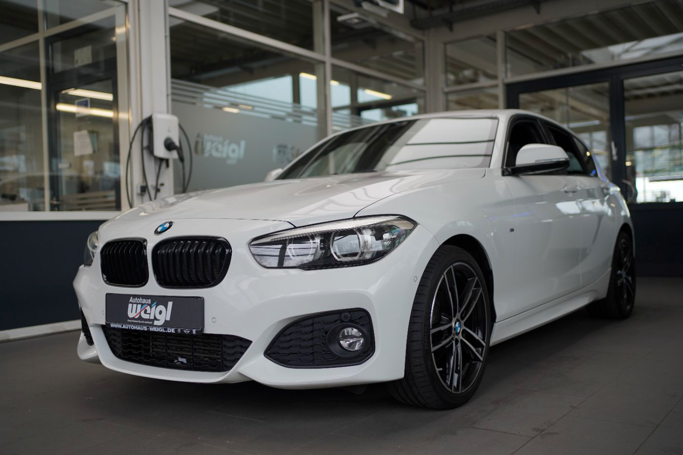 Fahrzeugabbildung BMW 116i M Sport LED+Navi+PDC+Parkassist+HiFi+