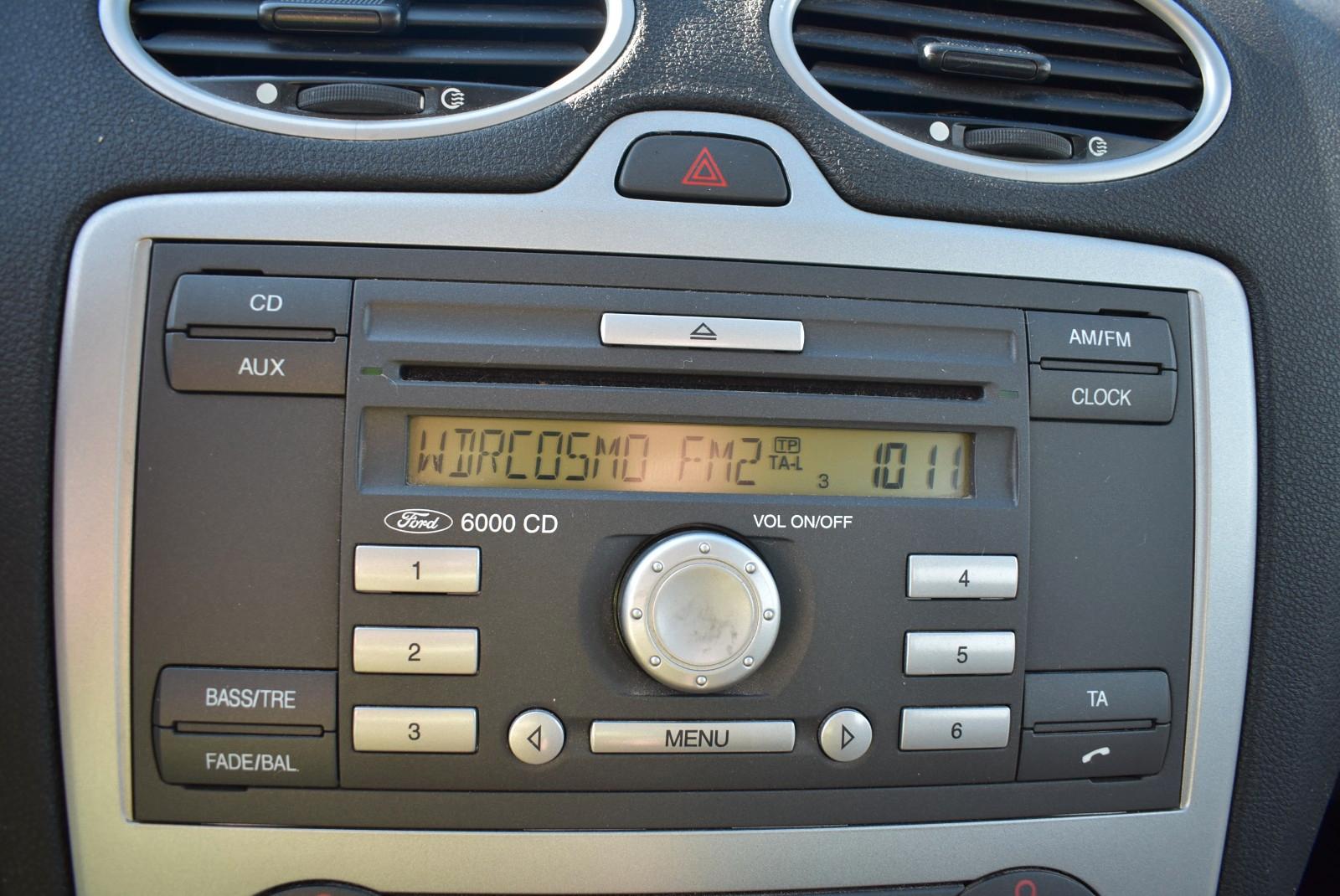 Ford Focus 2006 — photo 15