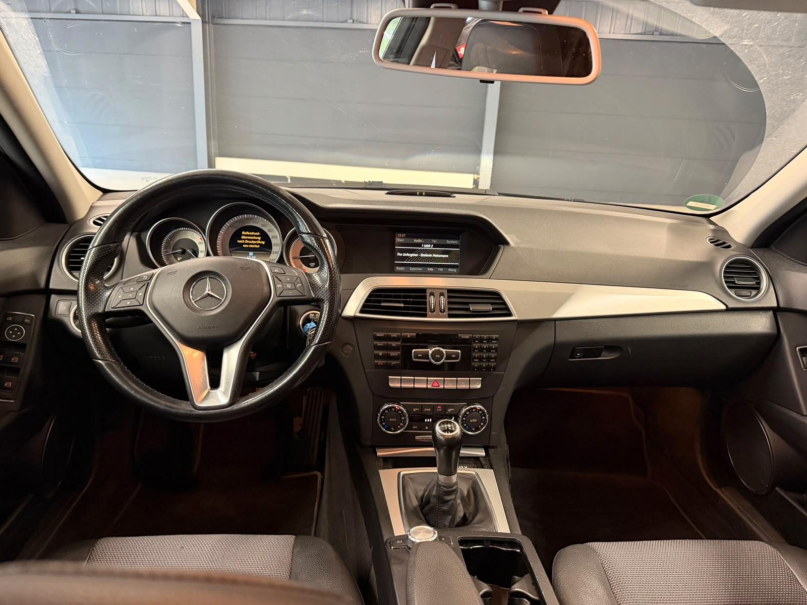Mercedes-Benz C180 2012 — photo 11