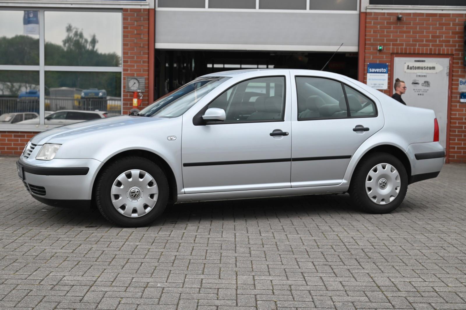 Volkswagen Bora 1.6 *1.HD*SCHECKHEFT*KLIMA*GARANTIE*