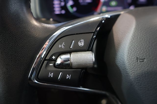 Skoda Karoq 2.0 TDI Ambition STDHZG+AID+ACC+KAM+AHK