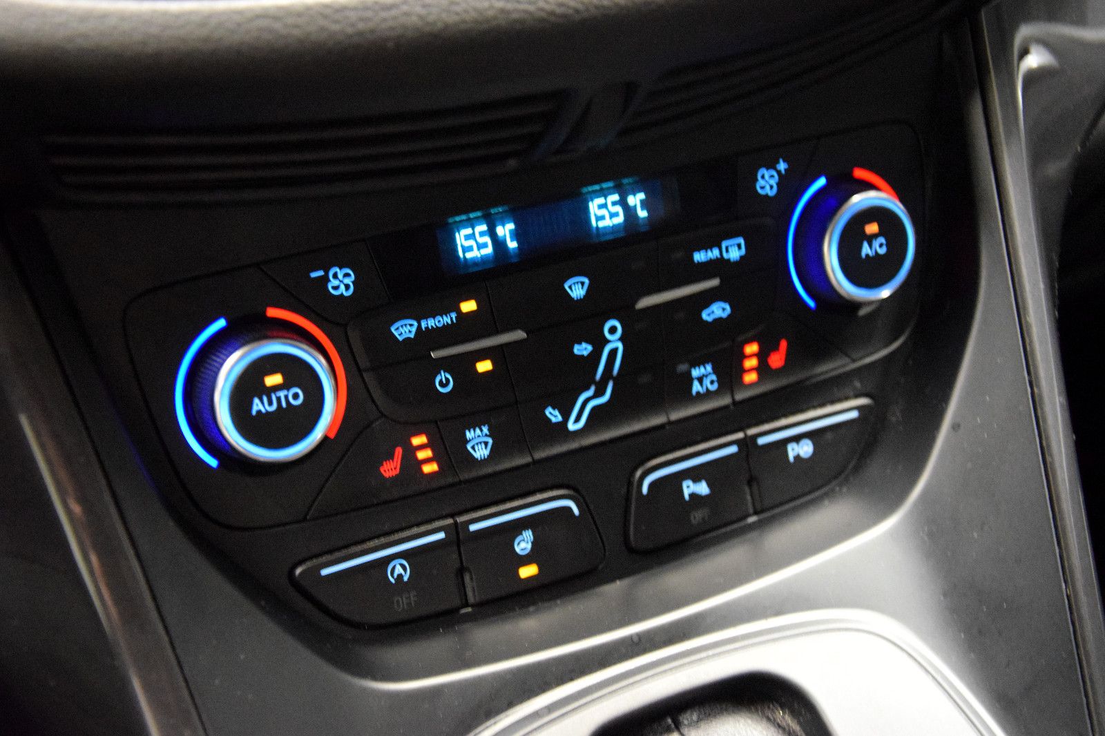 Fahrzeugabbildung Ford C-Max Titanium -defekte Kopfdichtung-Motor läuft