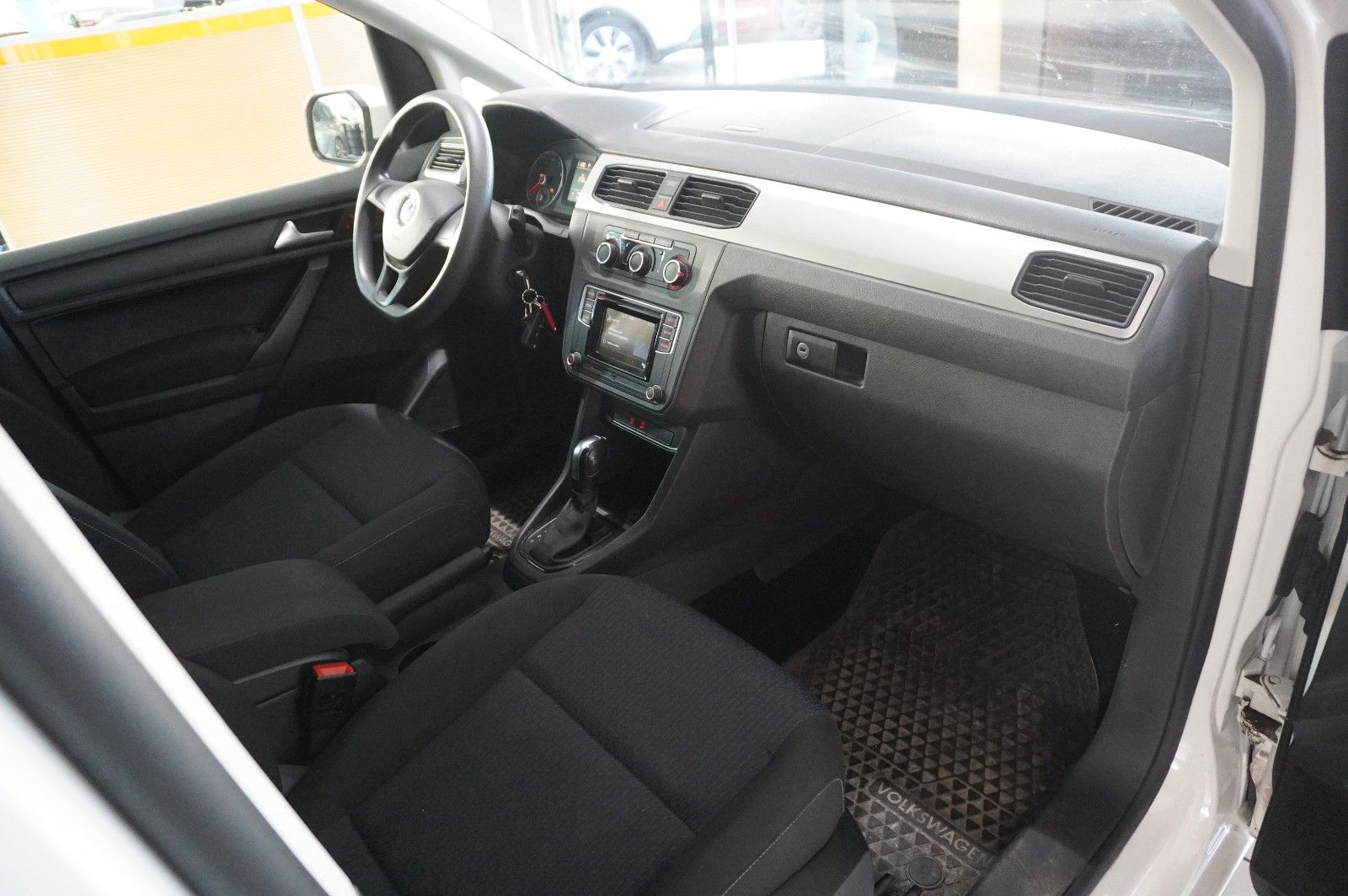 Fahrzeugabbildung Volkswagen Caddy 1.4 TSI TRENDLINE DSG 5-SITZE KLIMA/AHK